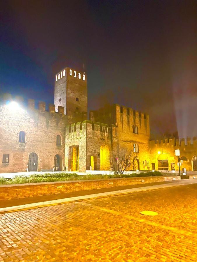 Апартаменты Ca' Del Sole - Attico Panoramico In Centro Storico Монтаньяна Экстерьер фото